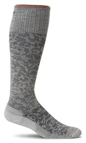 Damask socks - gray Making therapy easier