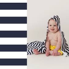 Sunscreen blanket - stripes protecting baby